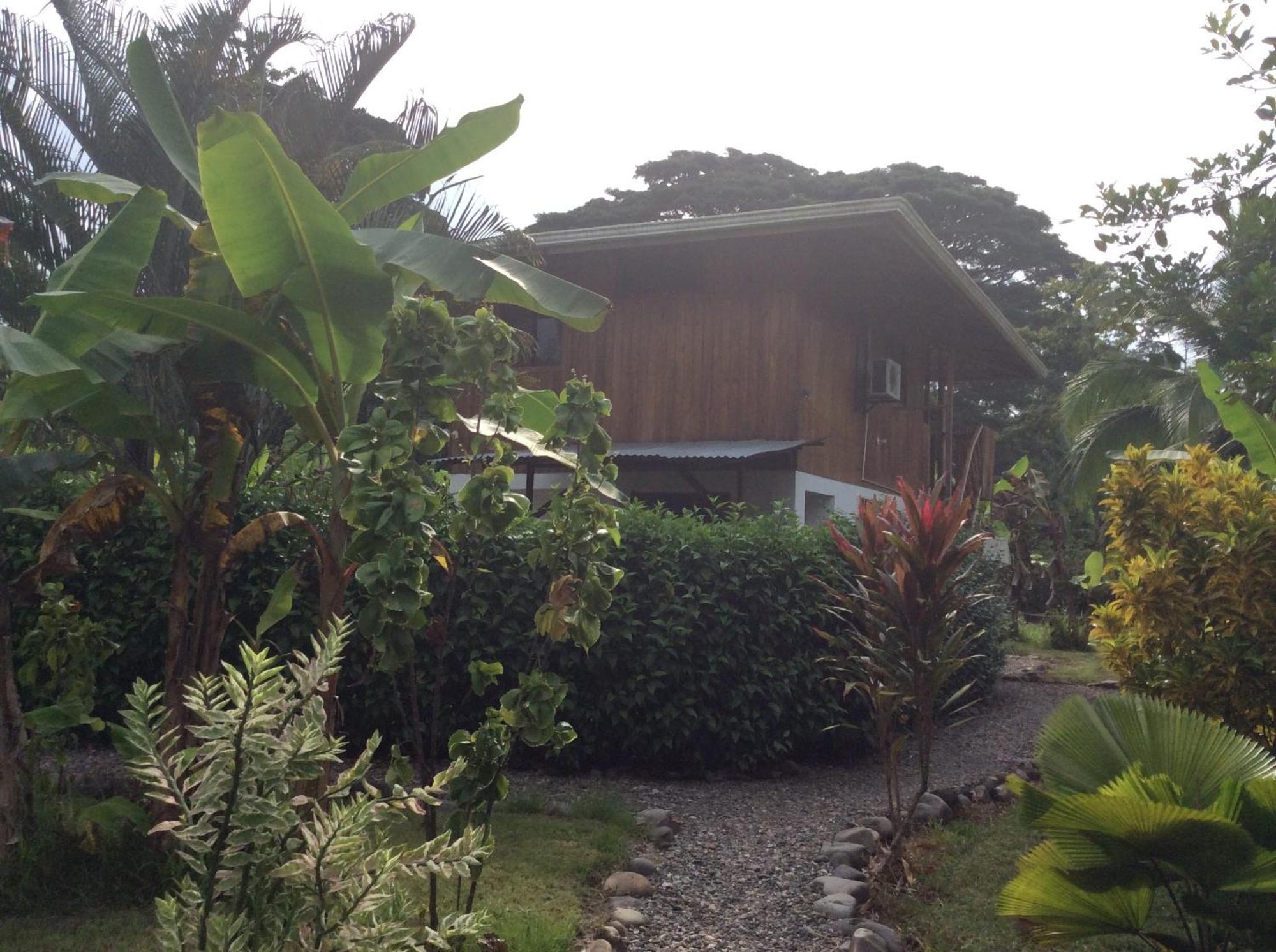 Cabinas Los Tucanes Cahuita Bilik gambar